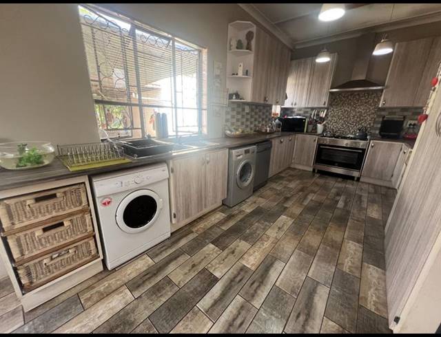 3 BEDROOM HOUSE FOR SALE IN VILLIERIA